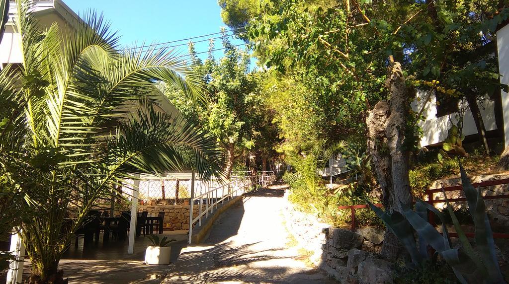 Resort Village T.N. Milna Βις Εξωτερικό φωτογραφία