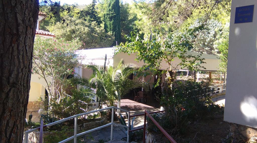 Resort Village T.N. Milna Βις Εξωτερικό φωτογραφία